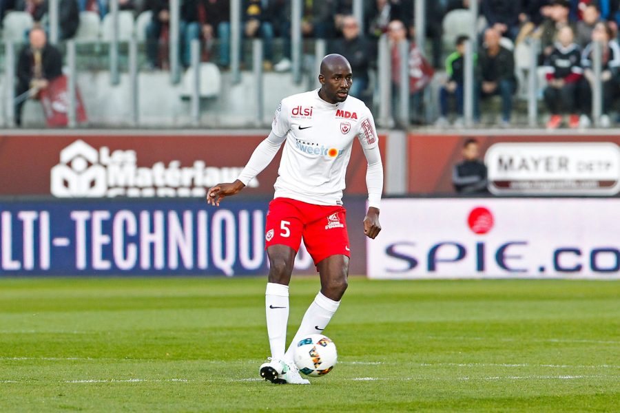 Dortmund/PSG - Alou Diarra ne voit pas les Parisiens être perturbés par le Mur Jaune