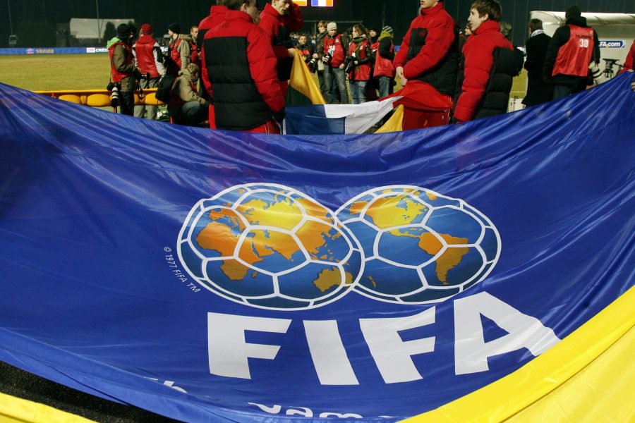 La FIFA autorise une solution pour les fins de contrat en juin prochain, annonce Reuters