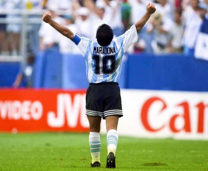 Le PSG et Mbappé rendent hommage à Maradona suite à son décès
