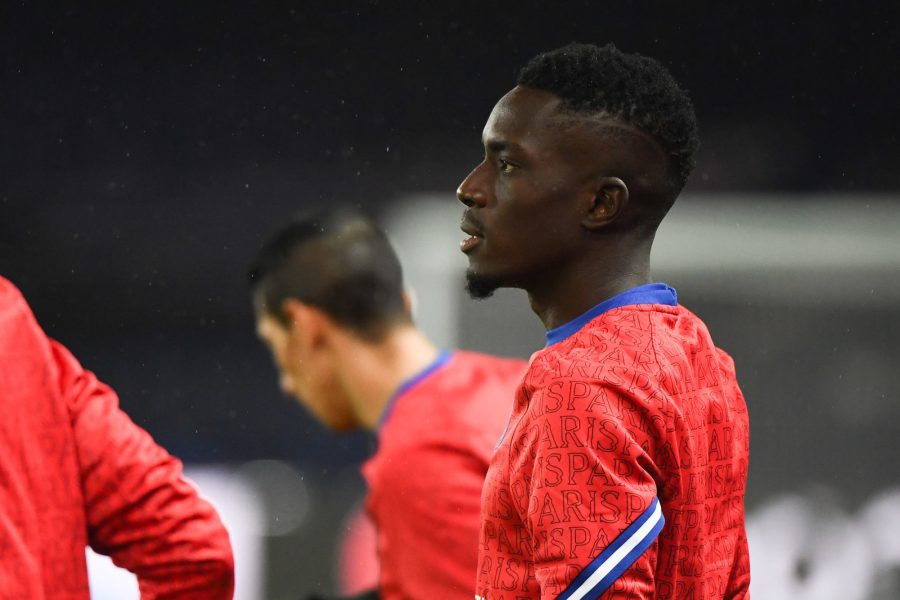 Gueye compose son équipe « de légende » du PSG, Bernard Mendy en fait partie