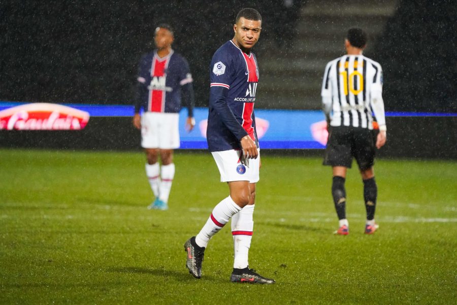 Ménès défend Mbappé et souhaite le voir se reposer afin de revenir « après s'être préparé »