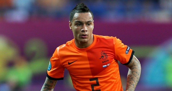 Internationaux - Van Der Wiel présélectionné avec les pays Bas pour les matchs qualificatifs pour l'Euro 2016