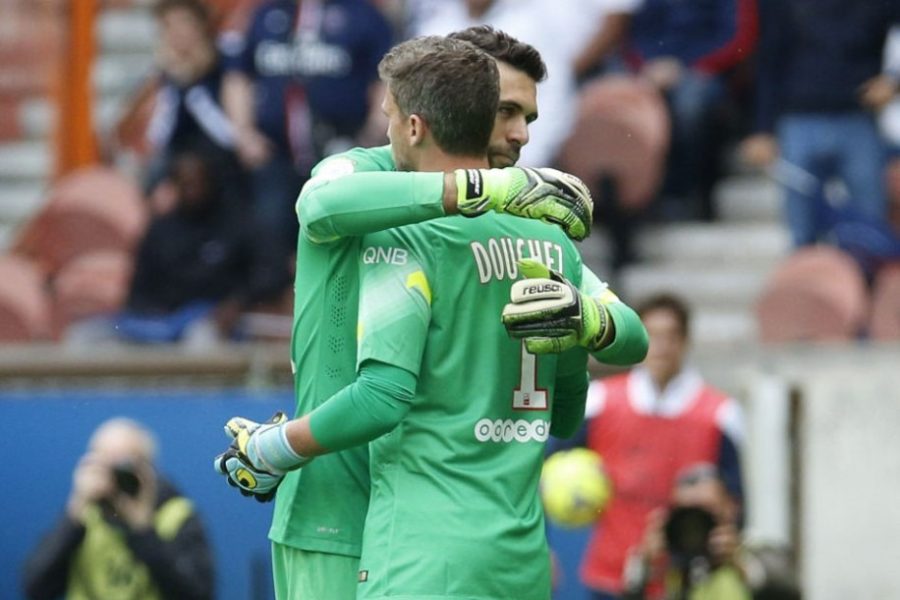 Mercato - Bordeaux voudrait recruter Sirigu ou Douchez