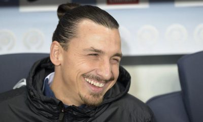 Ibrahimovic piégé par une porte quand il s'étire avant ASSE / PSG