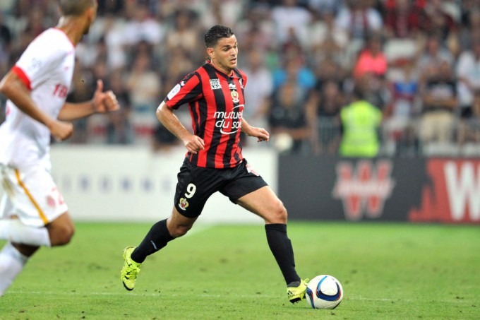 Ben Arfa "donne sa préférence au PSG et au Parc des Princes, le club et le stade qui le faisaient rêver enfant" d'après Le Parisien