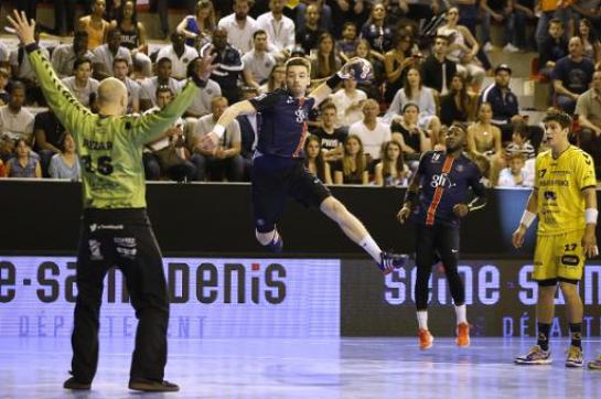 Hand- Paris creuse l'écart en signant une seizième victoire