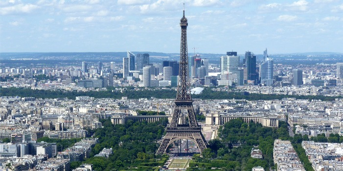 La Tour Eiffel répond à Zlatan Ibrahimovic et lui lance un défi!