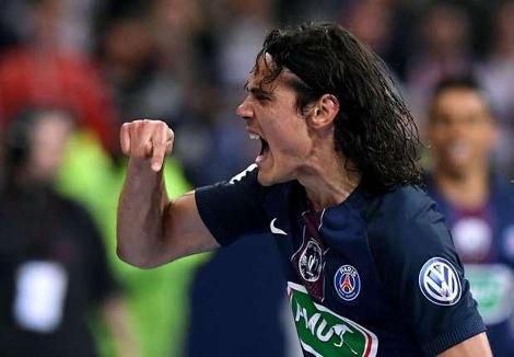 Cavani "le club s'améliore", "la Champions League ne se gagne pas seulement avec de bons joueurs"