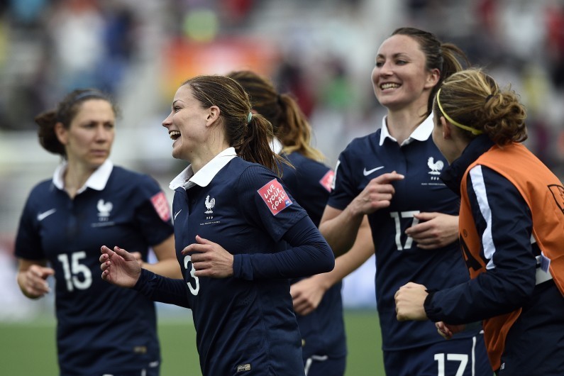 elise bussaglia + laure boulleau + gaetane thiney et sabrina delannoy