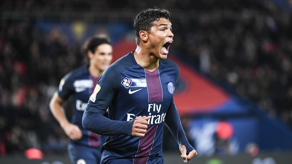 Thiago Silva Aller au Barça Oui, j'y ai pensé...mais je n'ai aucun regret et j'espère finir à Paris