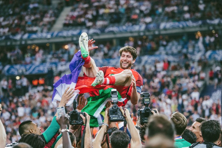 Scherrer Maxwell, Zoumana Camara et Adrien Rabiot lui demandent de rester.jpg