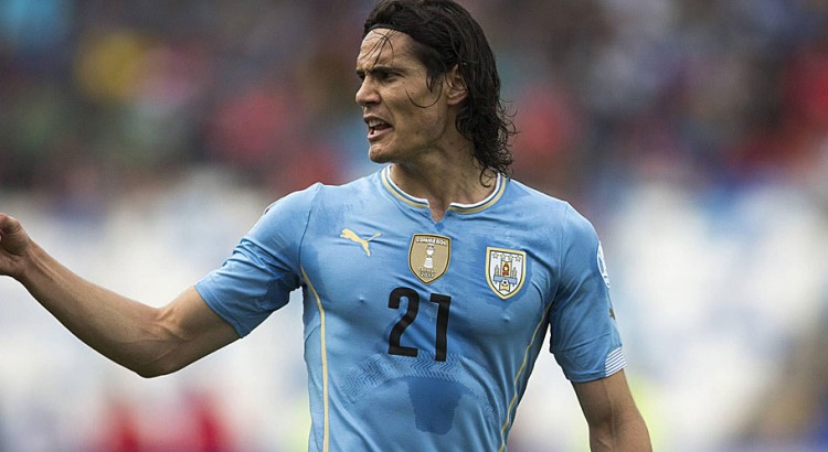 Edinson Cavani est sorti sur blessure lors du match contre l'Irlande