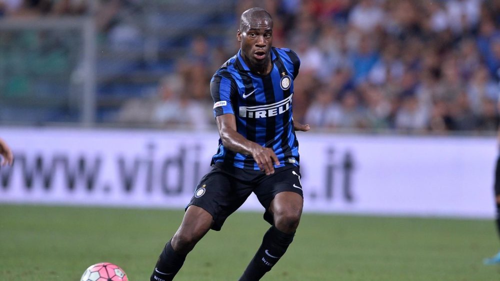 Kondogbia s'affiche avec le maillot du PSG et s'attire les foudres des supporters interistes