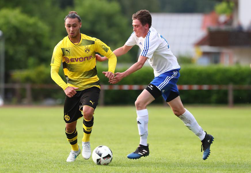 Azzedine Toufiqui a joué un match test avec le Borussia Dortmund.jpg