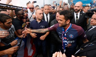 Les images du jour le PSG et Marquinhos souhaitent la bienvenue à Daniel Alves !.jpg