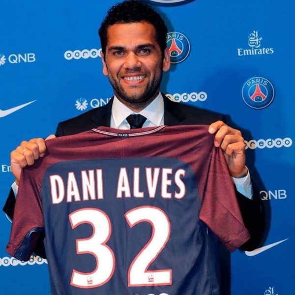 Dani Alves Le monde ne s'arrête pas au Barça ! Il faut respecter les décisions