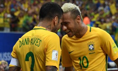 Neymar a envoyé le message à Dani Alves le 8 juillet Je vais à Paris, rejoins moi, selon L'Equipe