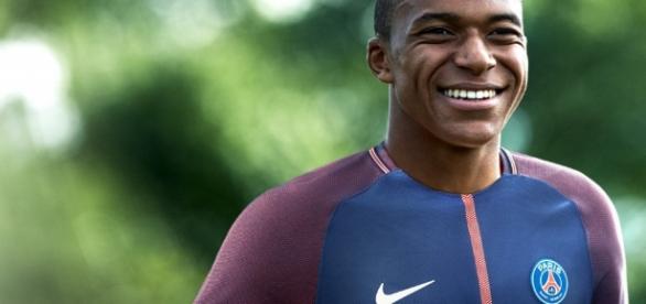 Mbappé En rejoignant le PSG, je veux marquer l’histoire de ma ville...Je mettrai tout mon coeur