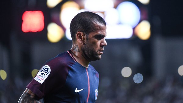 Dani Alves est touché à la cuisse droite