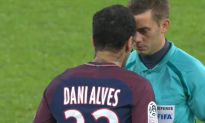 Bruno Salomon Dani Alves, on est à deux doigts de la faute professionnelle