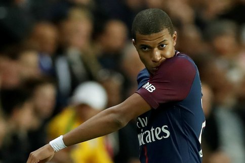 Mbappé Il y a rouge. Là où je ne suis pas d'accord, c'est qu'il y a des antécédents...Je n'ai pas fait mon travail