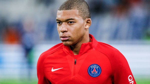 Mbappé doit voir un neurologue dans les prochains jours pour déterminer son indisponibilité, indique L'Equipe