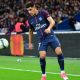 Yuri Berchiche est encore resté aux soins pour l'entraînement de jeudi du PSG