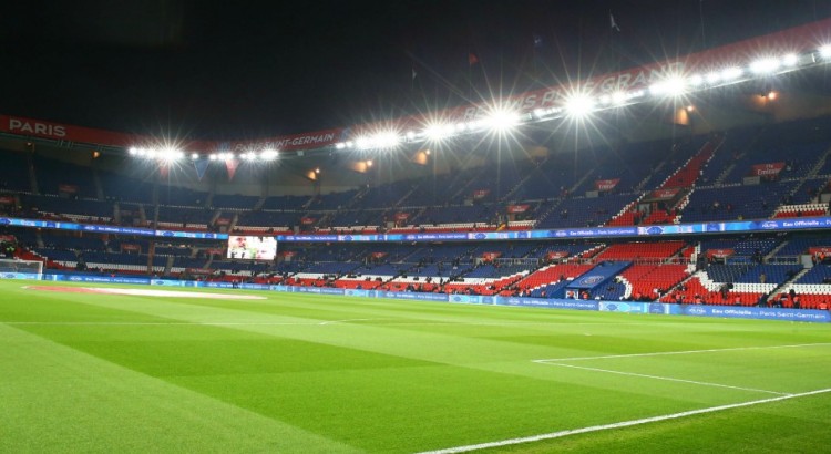 L'Equipe indique l'avantage pour le PSG a avoir une tribune debout au Parc des Princes