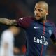 Dani Alves va être opéré à Paris et débutera sa rééducation à Barcelone, d'après Isabela Pagliari