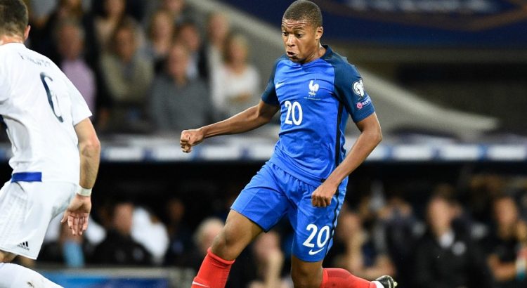 Inquiétude pour Kylian Mbappé, qui a quitté l'entraînement de l'Equipe de France après un coup