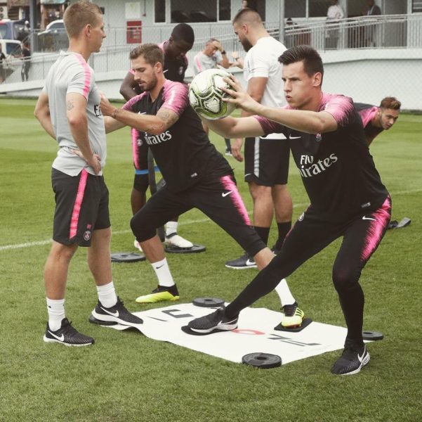 Les images du PSG ce jeudi Singapour, maillot et entraînement