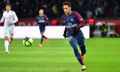 Neymar se sent bien à Paris. Il n'a aucune raison de partir, confie sa mère