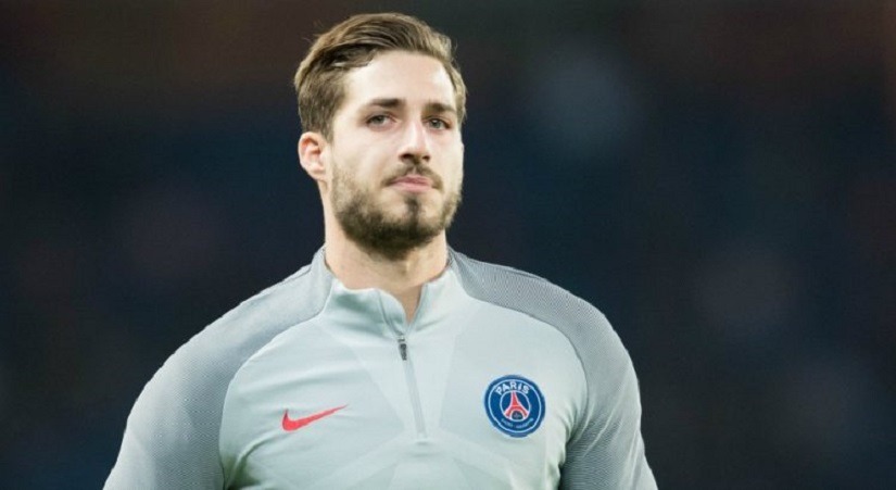 Kevin Trapp bien décidé à rester au PSG et ce dans la bonne humeur, explique Le Parisien