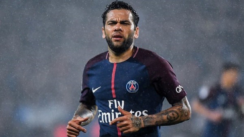 Dani Alves de retour à la compétition en novembre, indique L'Equipe