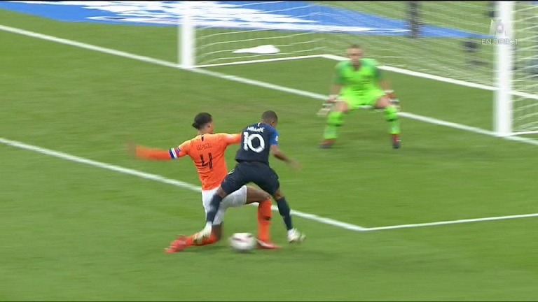 Le duel remporté par Van Dijk par Mbappé très commenté en Angleterre et le Liverpool Echo y voit un avertissement