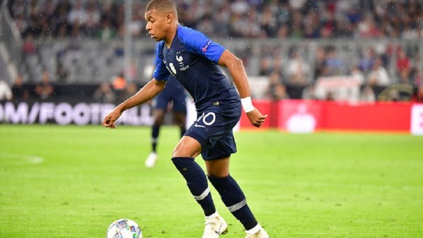 Guðmundsson J’ai joué contre Ronaldo et Messi, mais la vitesse de Mbappé est différente