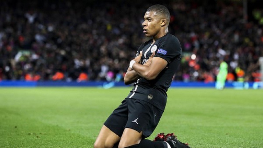 Mbappé J’ai appris que les plus grandes stars et les plus grands joueurs sont les plus humbles