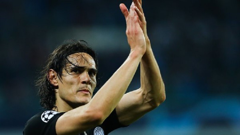 Cavani Vous pouvez parler de mercato, tout ça, c’est normal. Mais j’ai mon contrat et je vais le respecter