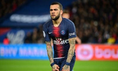 Dani Alves hésite à prolonger au PSG notamment à cause du FC Séville, selon L'Equipe