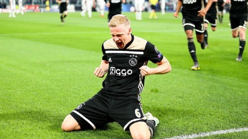 Mercato - Le PSG avance sur la piste Van de Beek, selon Canal+