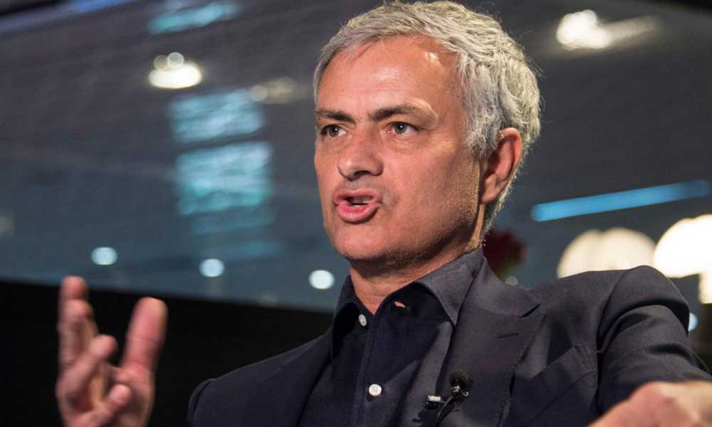 Mourinho fait savoir au PSG qu'il est disponible même s'il discute avec l'AS Rome, explique L'Equipe