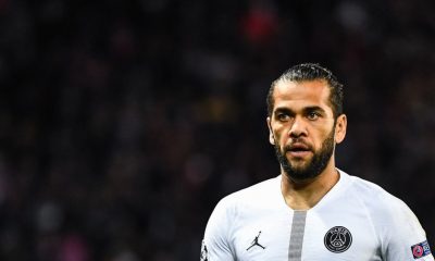 Mercato - Dani Alves s'est proposé au FC Barcelone, selon RAC 1