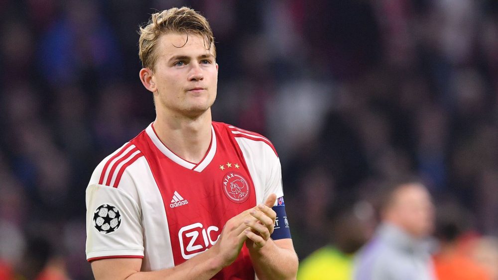 Mercato - Mino Raiola, agent de De Ligt, a discuté avec Henrique à Paris ce mercredi