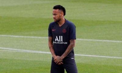 Favard: "Je reste sur ma ligne, je dis que Neymar ne partira pas"