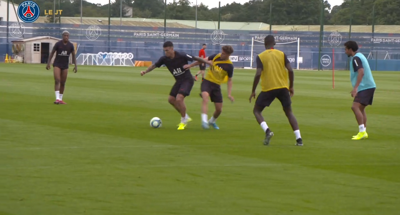 Les images du PSG ce vendredi : entraînement, No comment et anniversaire du premier match de Cavani