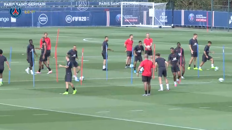 Les images du PSG ce jeudi : entraînement, conférence de presse et le groupe en Ligue des Champions