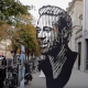 Une sculpture de Neymar est exposée sur l'avenue George V