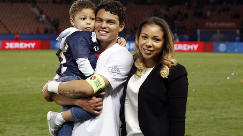 La femme de Thiago Silva annonce "on veut rester à Paris mais on ne décide pas...Il peut jouer jusqu'à 50 ans"