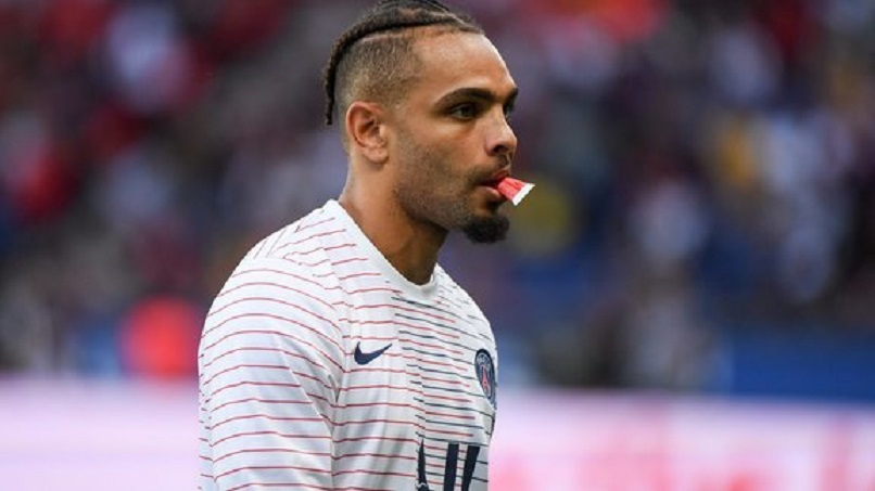 Le Parisien fait le point du poste d'arrière gauche au PSG, avec Kurzawa poussé vers la sortie et De Sciglio ciblé