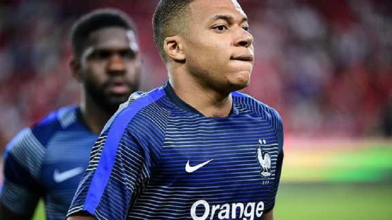 Mbappé a pu s'entraîner normalement avec l'Equipe de France et n'a plus de douleur, indique Le Parisien